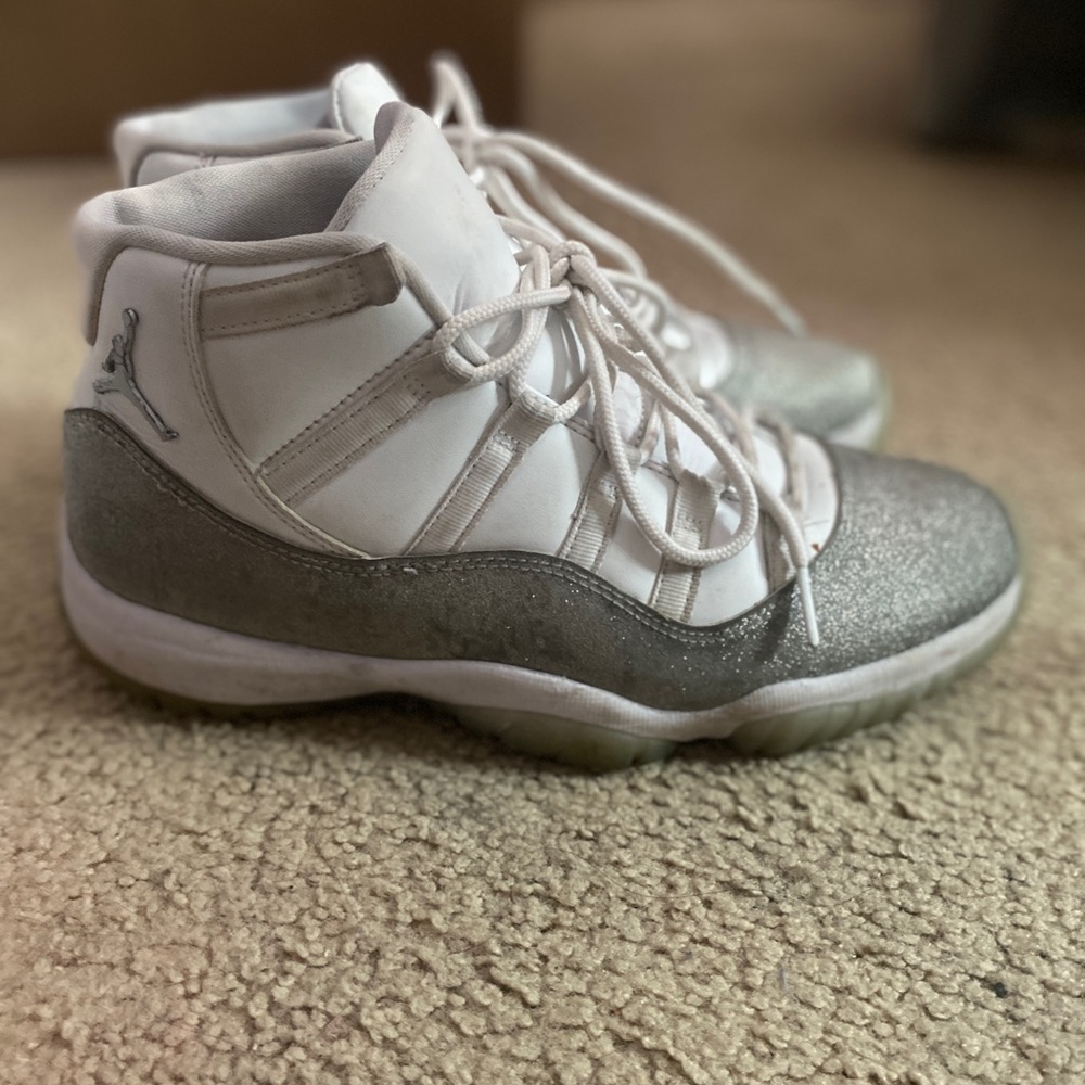 air jordan mid white silver